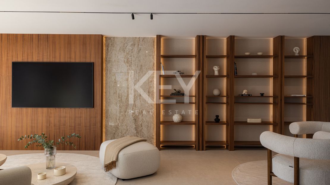 Вилла на первой линии гольф-поля, смежная, в Пеньябланка, Нуэва Андалусия