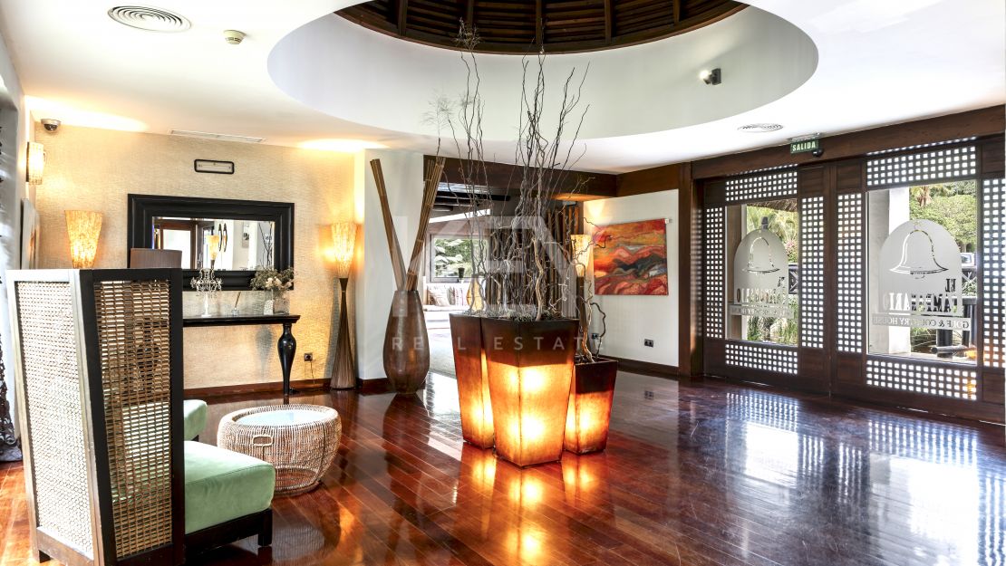 Дизайнерская вилла с членством в частном клубе в Эль Кампанарио, Марбелья