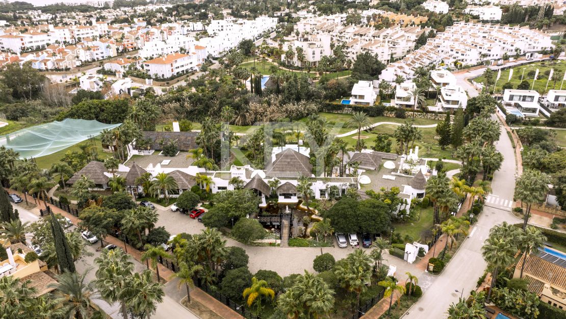 Дизайнерская вилла с членством в частном клубе в Эль Кампанарио, Марбелья