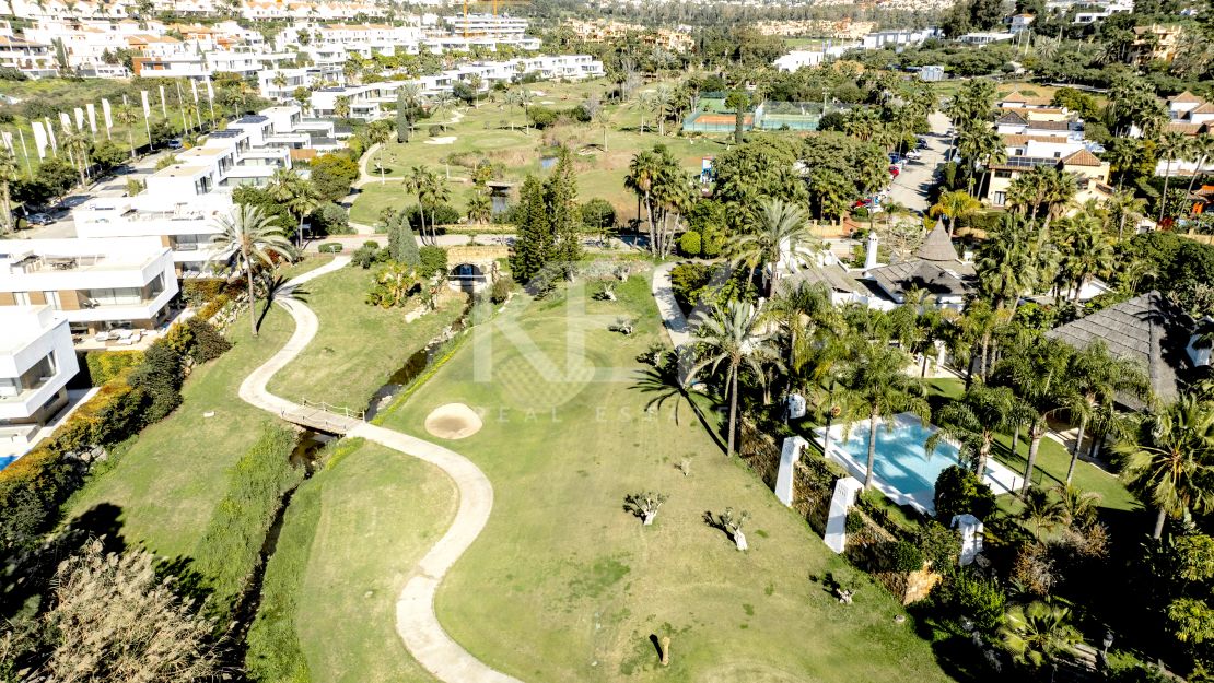 Дизайнерская вилла с членством в частном клубе в Эль Кампанарио, Марбелья