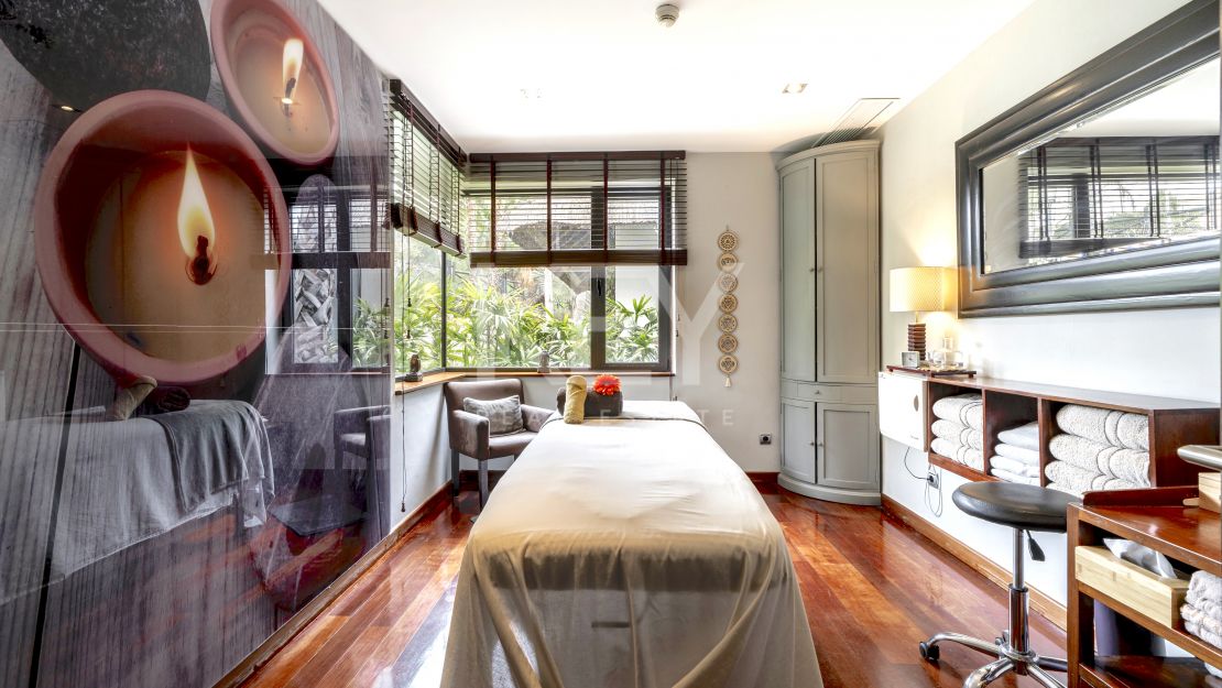 Дизайнерская вилла с членством в частном клубе в Эль Кампанарио, Марбелья