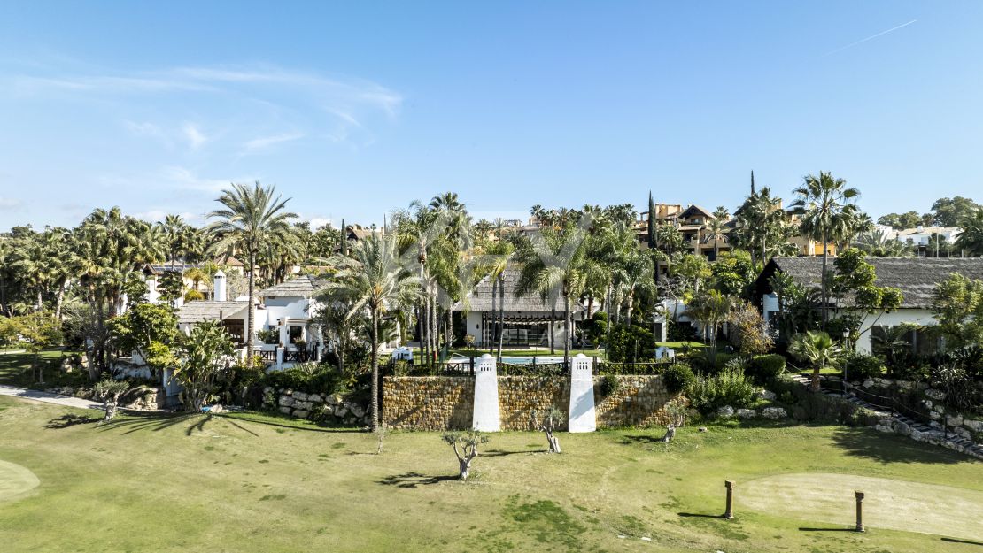 Дизайнерская вилла с членством в частном клубе в Эль Кампанарио, Марбелья