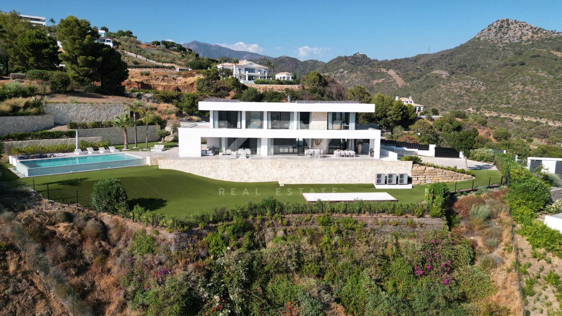 Panoramic view villa with heated pool and full privacy in Monte Mayor, Benahavís