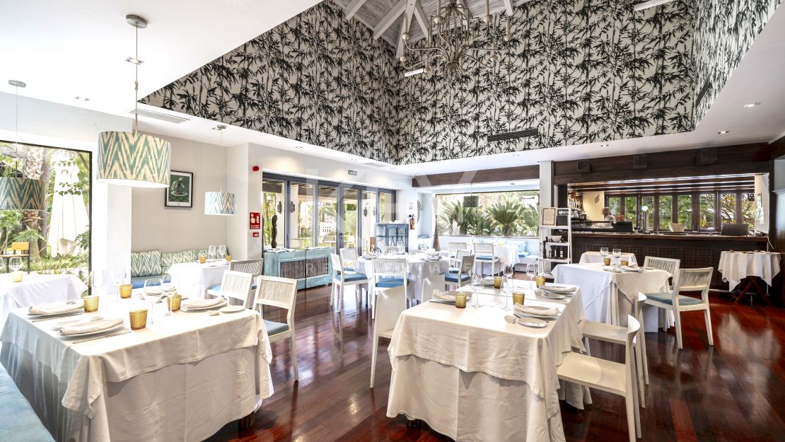 Роскошная вилла с панорамными видами и частным спа в Эль Кампанарио, на границе Марбельи и Эстепоны