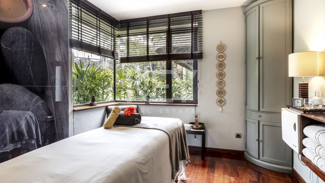 Роскошная вилла с панорамными видами и частным спа в Эль Кампанарио, на границе Марбельи и Эстепоны