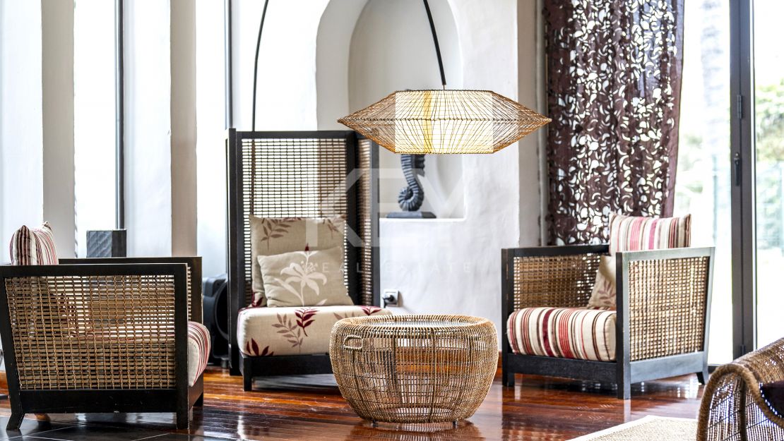 Роскошная вилла с панорамными видами и частным спа в Эль Кампанарио, на границе Марбельи и Эстепоны