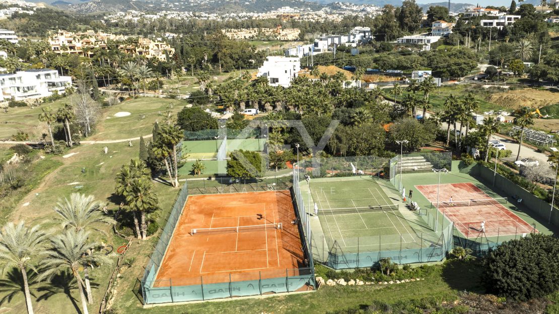 Роскошная вилла с панорамными видами и частным спа в Эль Кампанарио, на границе Марбельи и Эстепоны