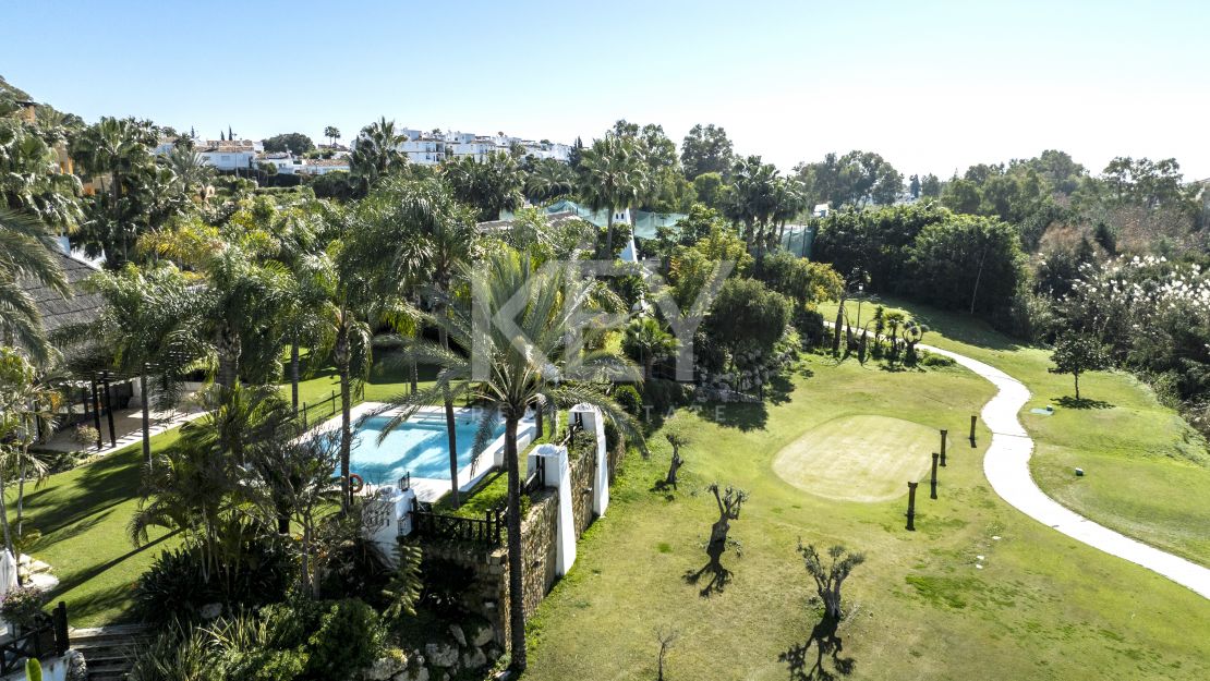 Роскошная вилла с панорамными видами и частным спа в Эль Кампанарио, на границе Марбельи и Эстепоны