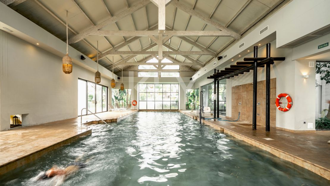 Роскошная вилла с панорамными видами и частным спа в Эль Кампанарио, на границе Марбельи и Эстепоны