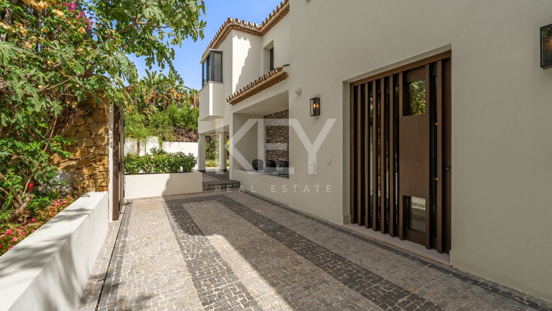 Отреставрированная вилла в андалузском стиле с видом на море в Рочио де Нагуэлес, Золотая Миля