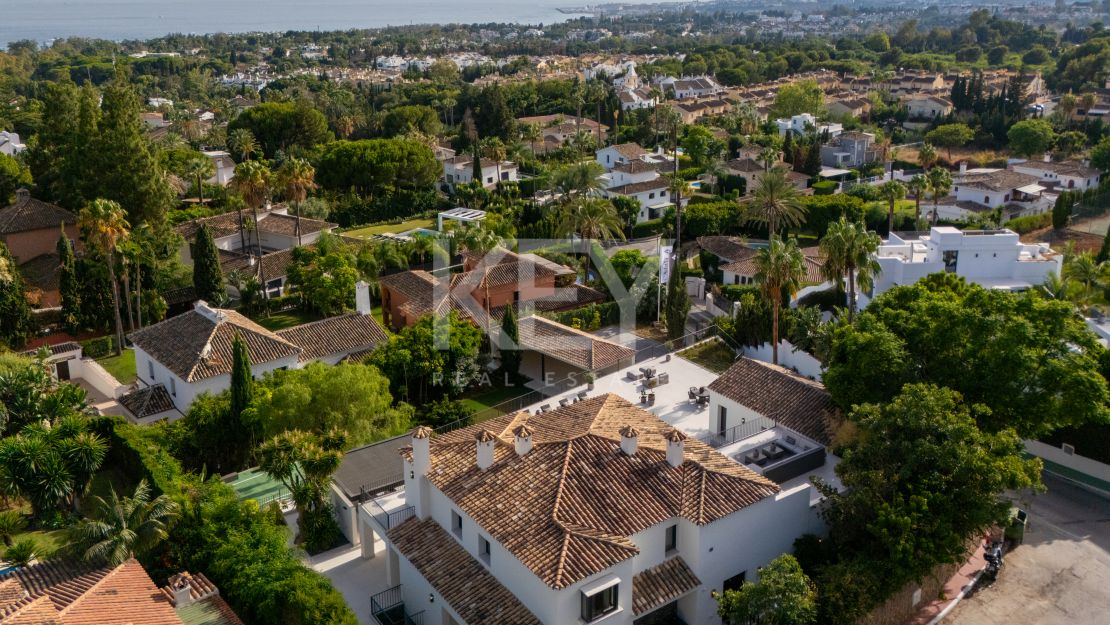 Отреставрированная вилла в андалузском стиле с видом на море в Рочио де Нагуэлес, Золотая Миля