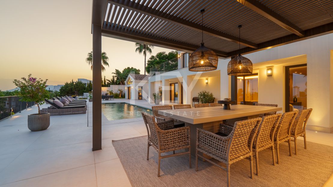 Отреставрированная вилла в андалузском стиле с видом на море в Рочио де Нагуэлес, Золотая Миля