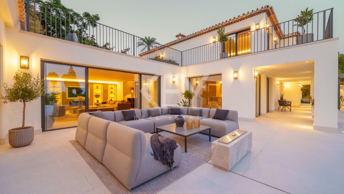 Отреставрированная вилла в андалузском стиле с видом на море в Рочио де Нагуэлес, Золотая Миля