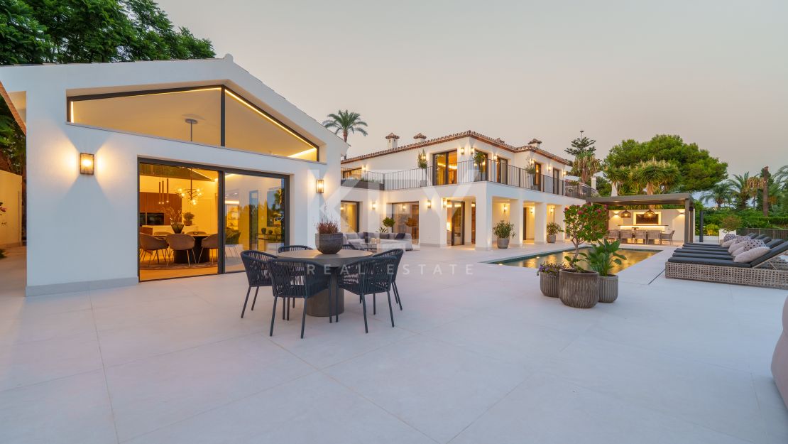 Отреставрированная вилла в андалузском стиле с видом на море в Рочио де Нагуэлес, Золотая Миля