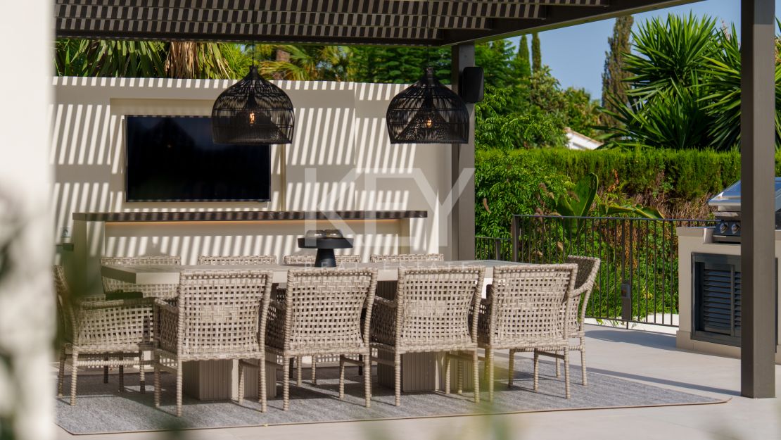 Отреставрированная вилла в андалузском стиле с видом на море в Рочио де Нагуэлес, Золотая Миля