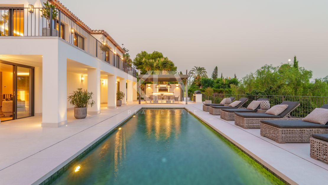 Отреставрированная вилла в андалузском стиле с видом на море в Рочио де Нагуэлес, Золотая Миля