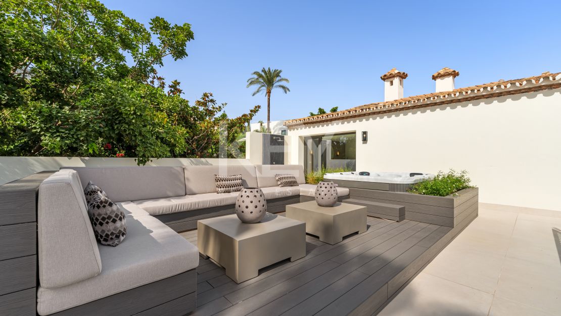 Отреставрированная вилла в андалузском стиле с видом на море в Рочио де Нагуэлес, Золотая Миля