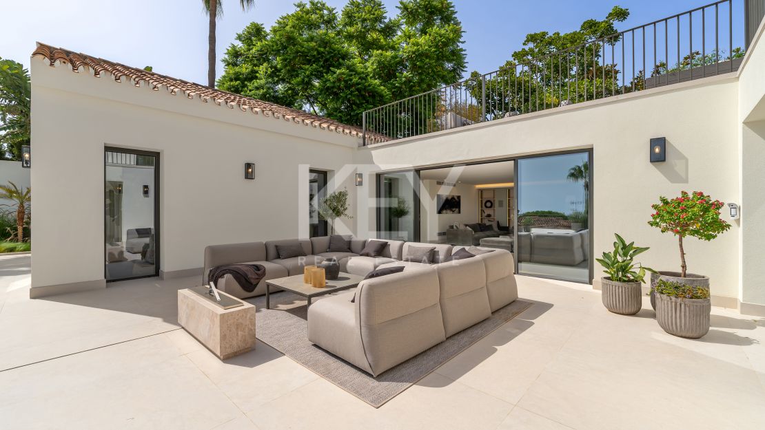 Отреставрированная вилла в андалузском стиле с видом на море в Рочио де Нагуэлес, Золотая Миля