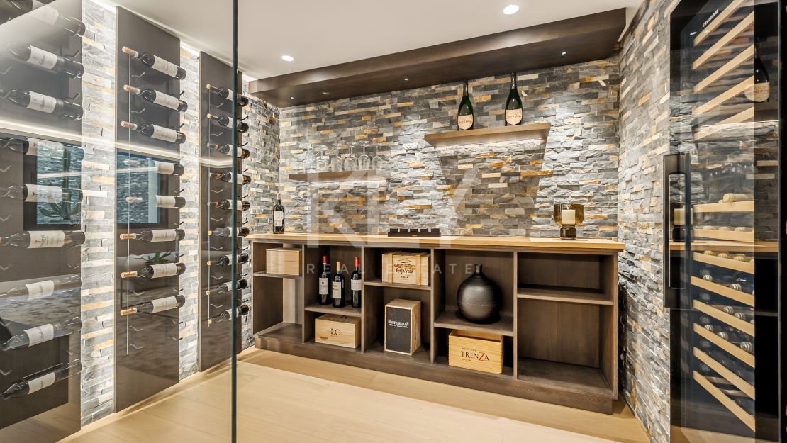 Отреставрированная вилла в андалузском стиле с видом на море в Рочио де Нагуэлес, Золотая Миля