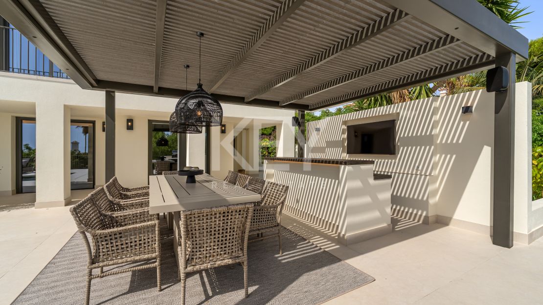 Отреставрированная вилла в андалузском стиле с видом на море в Рочио де Нагуэлес, Золотая Миля