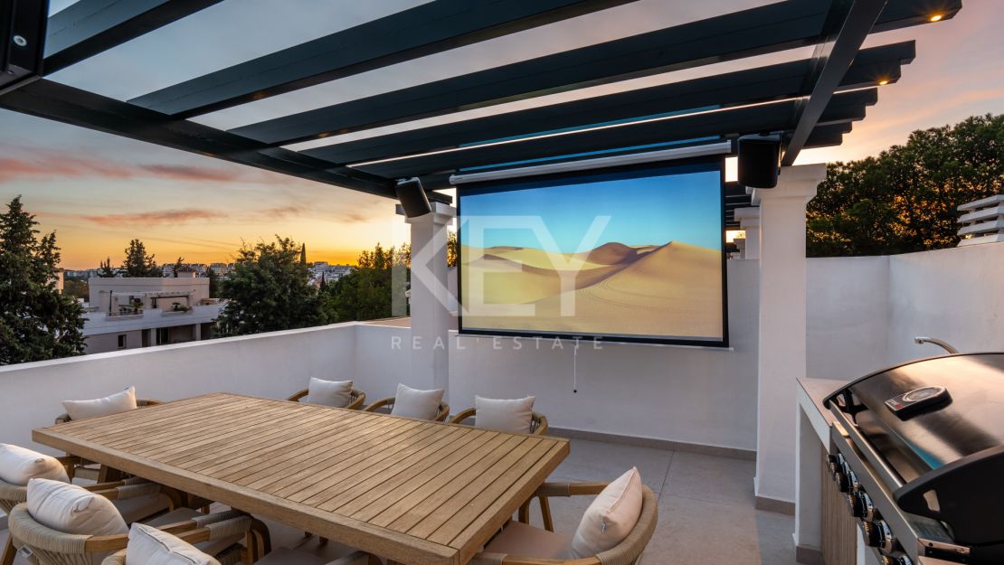 Реконструированный двухуровневый пентхаус с тремя спальнями и солярием в долине гольфа Нуэва Андалусия