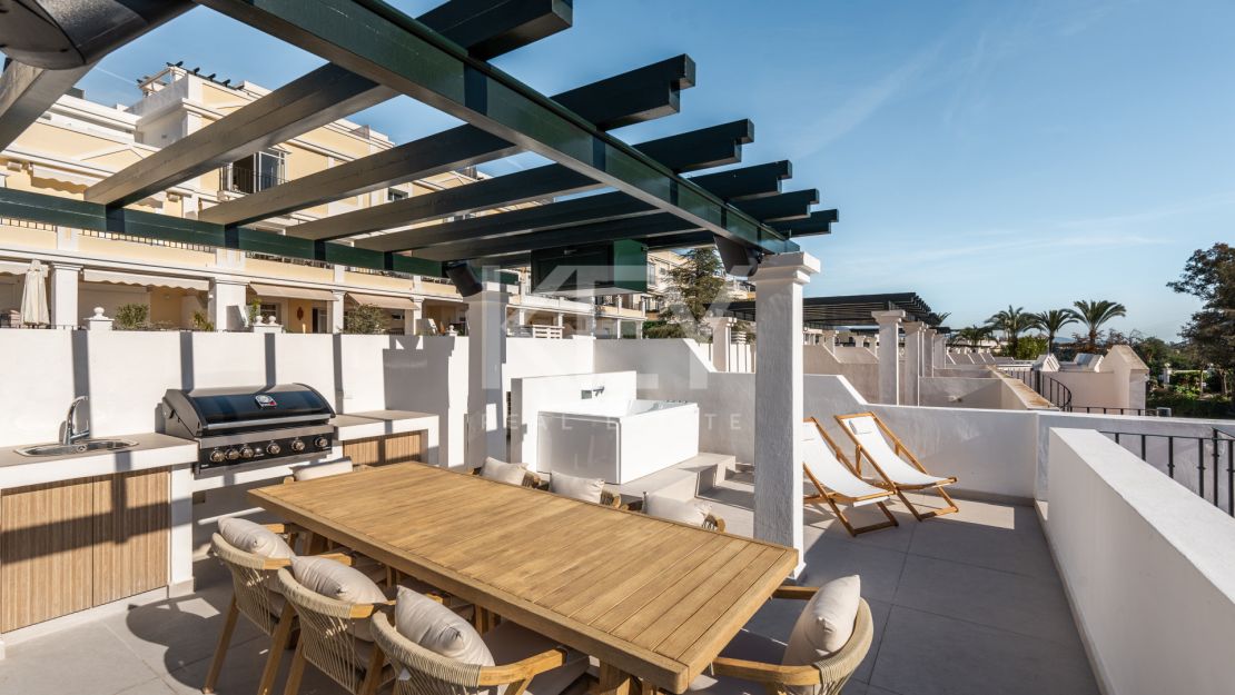 Реконструированный двухуровневый пентхаус с тремя спальнями и солярием в долине гольфа Нуэва Андалусия