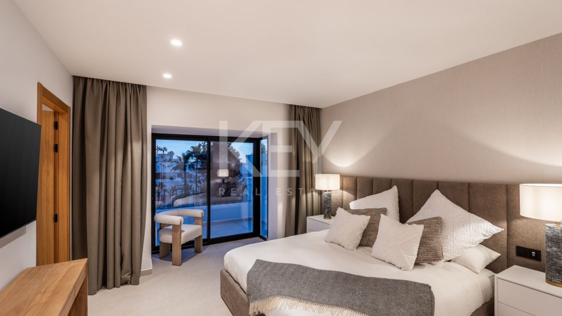 Реконструированный двухуровневый пентхаус с тремя спальнями и солярием в долине гольфа Нуэва Андалусия