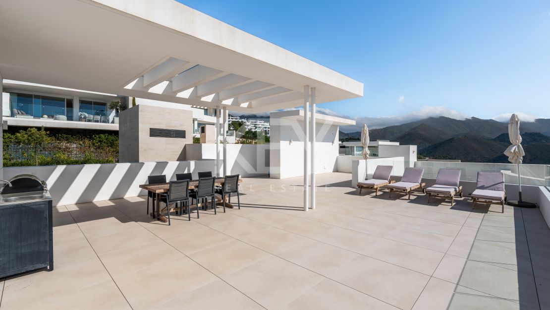 Ático panorámico de 3 dormitorios con enorme terraza, garaje privado y acceso a centro de bienestar en Palo Alto, Ojén