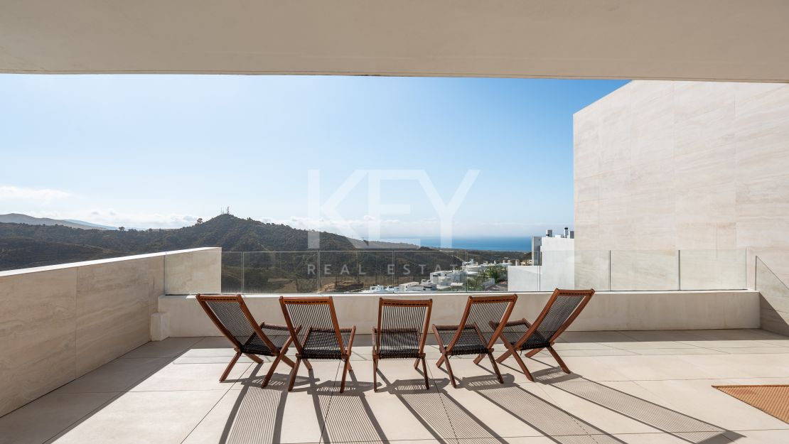 Ático panorámico de 3 dormitorios con enorme terraza, garaje privado y acceso a centro de bienestar en Palo Alto, Ojén