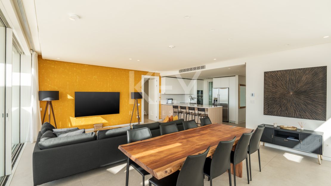 Panoramic 3-bedroom penthouse with huge terrace, private garage and wellness access in Palo Alto, Ojen