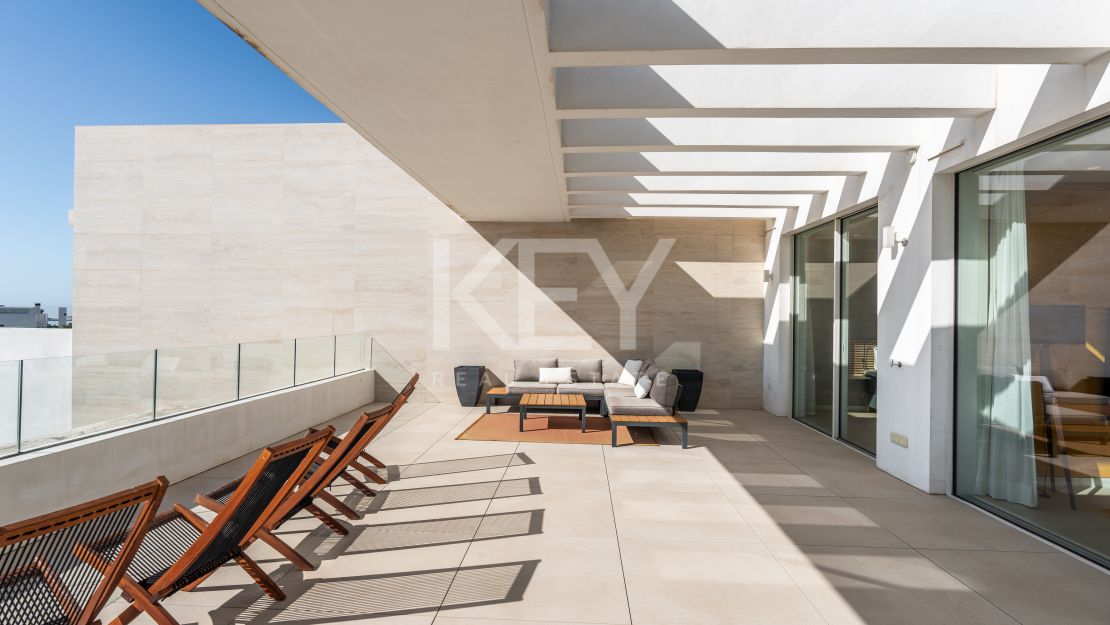 Ático panorámico de 3 dormitorios con enorme terraza, garaje privado y acceso a centro de bienestar en Palo Alto, Ojén