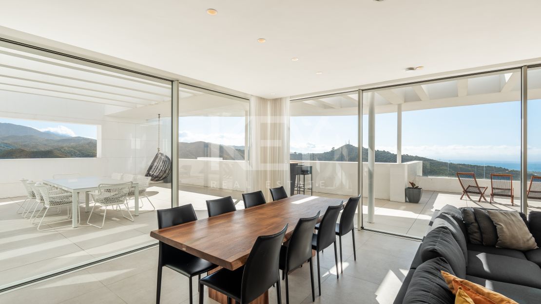 Ático panorámico de 3 dormitorios con enorme terraza, garaje privado y acceso a centro de bienestar en Palo Alto, Ojén