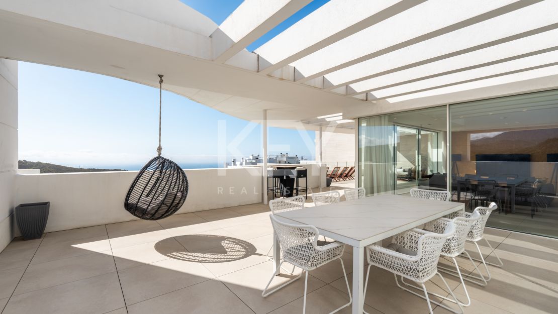 Ático panorámico de 3 dormitorios con enorme terraza, garaje privado y acceso a centro de bienestar en Palo Alto, Ojén