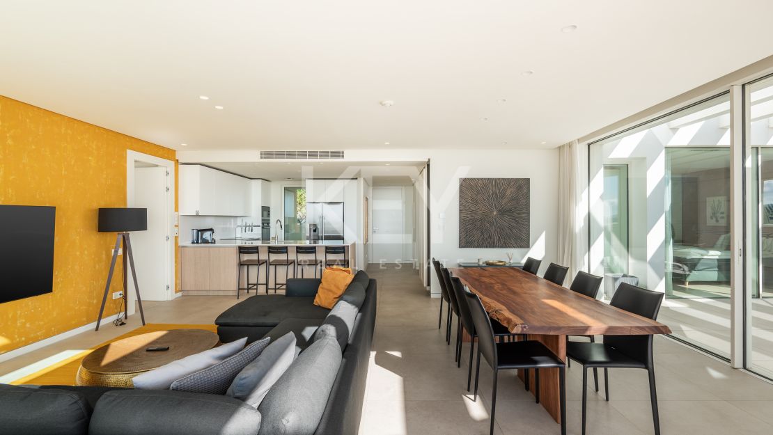 Ático panorámico de 3 dormitorios con enorme terraza, garaje privado y acceso a centro de bienestar en Palo Alto, Ojén