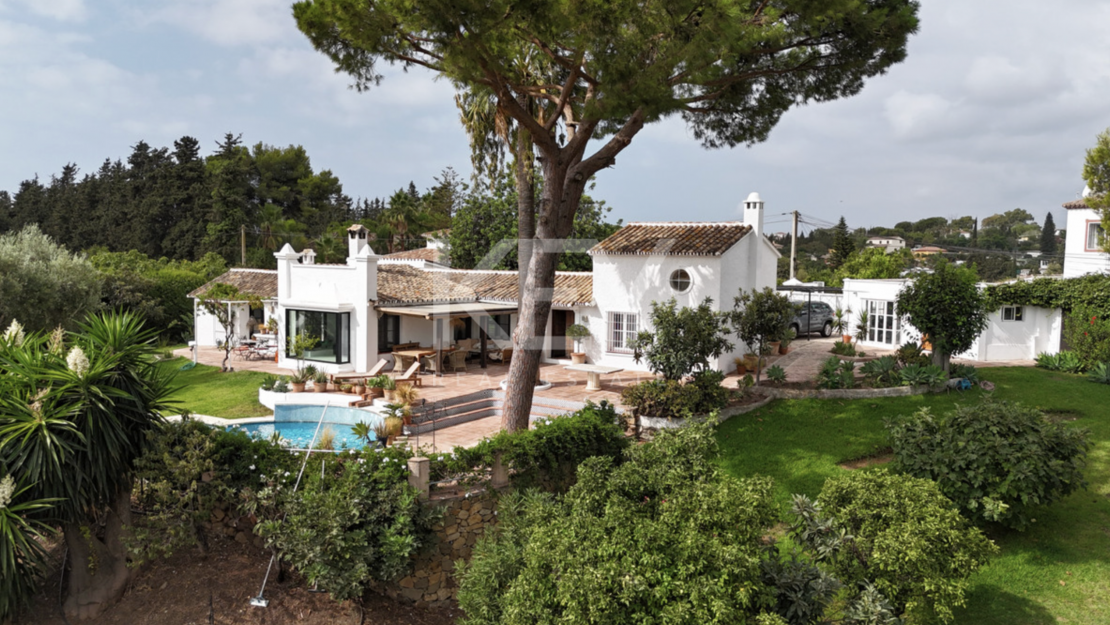 Красочная элегантность и современный комфорт в этой отремонтированной вилле в Гвадалмине