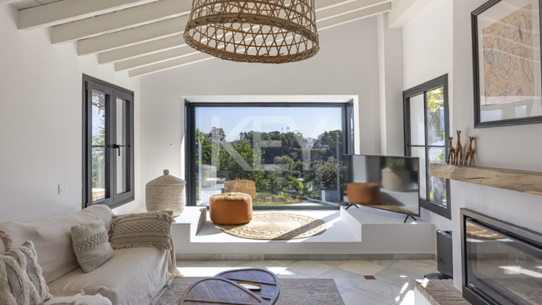 Красочная элегантность и современный комфорт в этой отремонтированной вилле в Гвадалмине