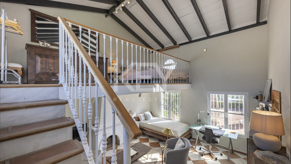 Красочная элегантность и современный комфорт в этой отремонтированной вилле в Гвадалмине