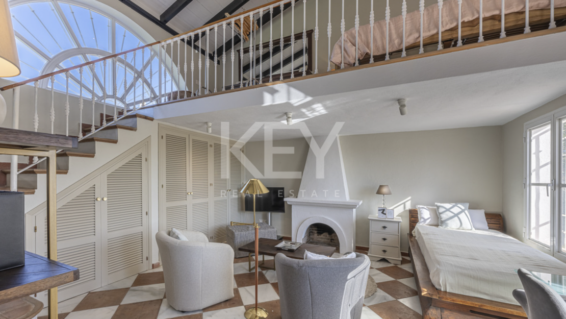 Красочная элегантность и современный комфорт в этой отремонтированной вилле в Гвадалмине