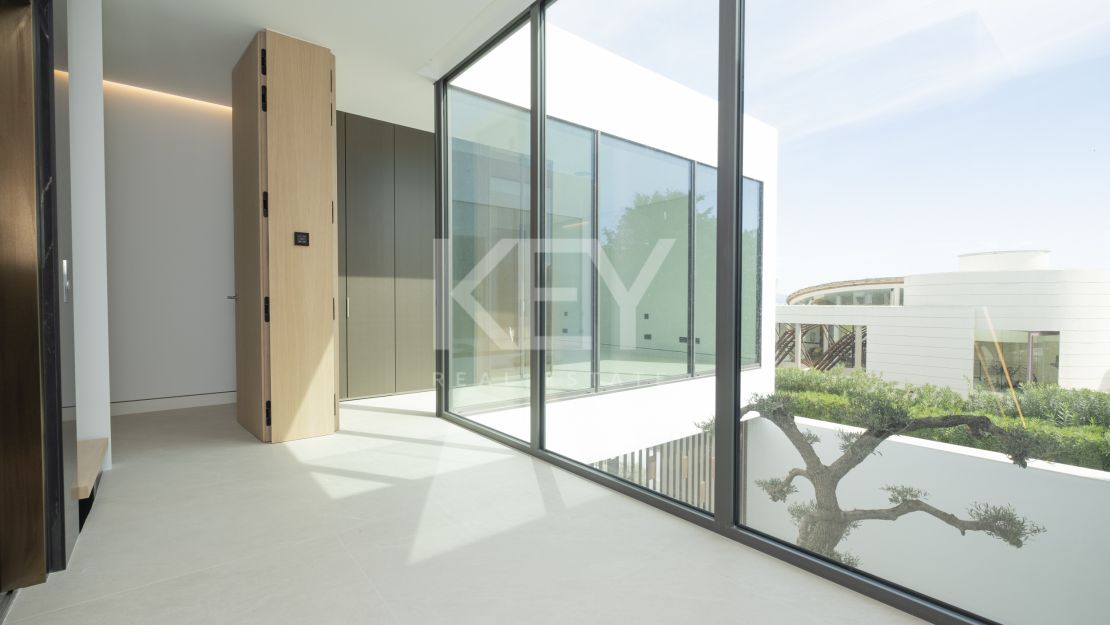 Architect-designed modern villa with panoramic sea views in Nueva Andalucía