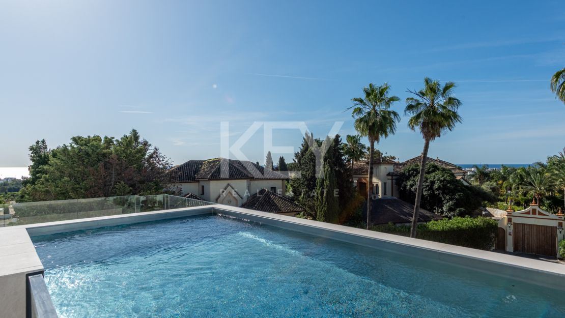 Architect-designed modern villa with panoramic sea views in Nueva Andalucía