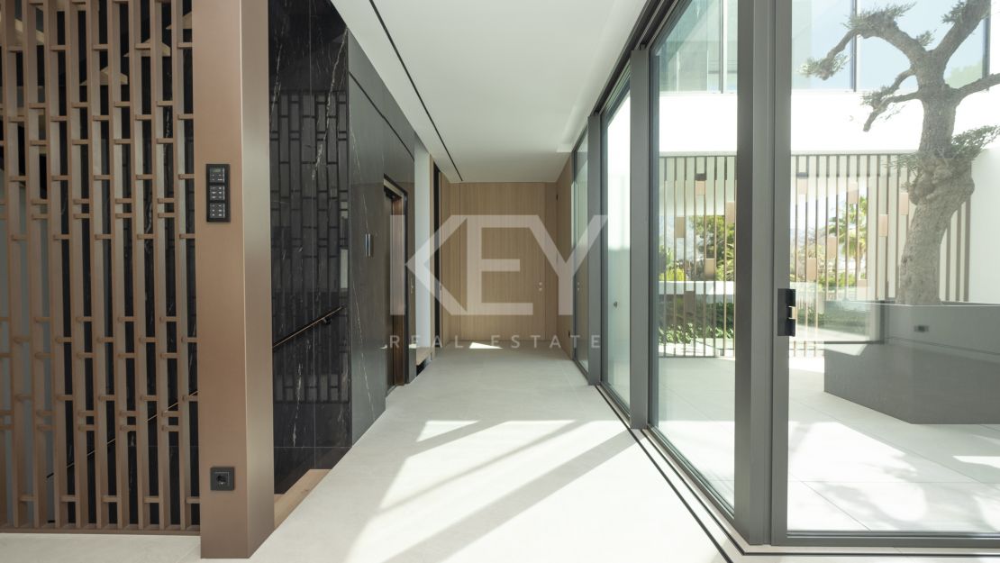 Architect-designed modern villa with panoramic sea views in Nueva Andalucía