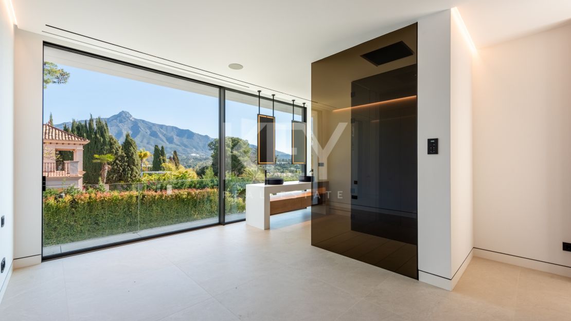 Architect-designed modern villa with panoramic sea views in Nueva Andalucía