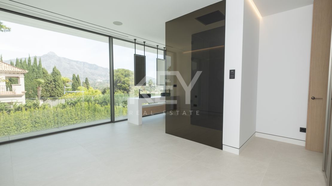 Architect-designed modern villa with panoramic sea views in Nueva Andalucía