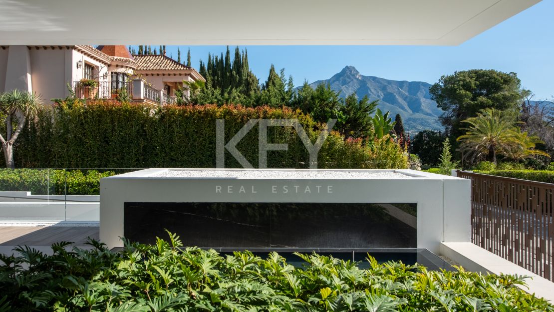 Architect-designed modern villa with panoramic sea views in Nueva Andalucía