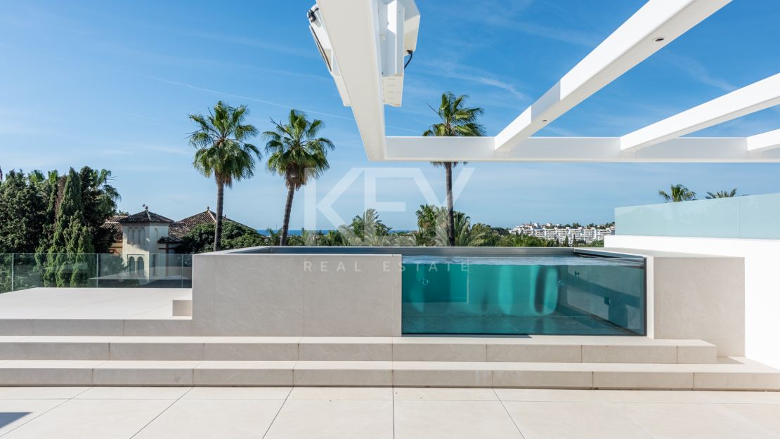 Architect-designed modern villa with panoramic sea views in Nueva Andalucía