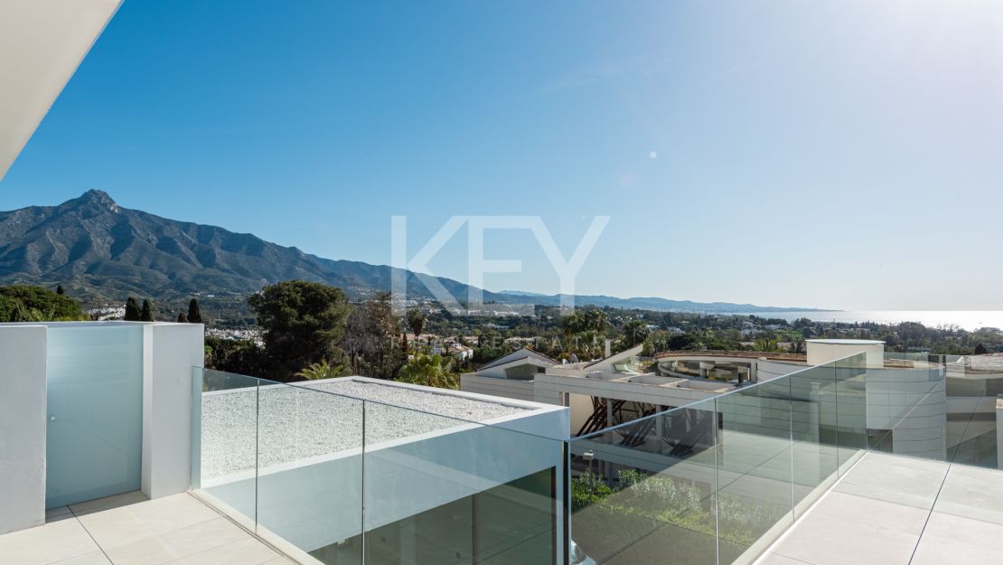Architect-designed modern villa with panoramic sea views in Nueva Andalucía