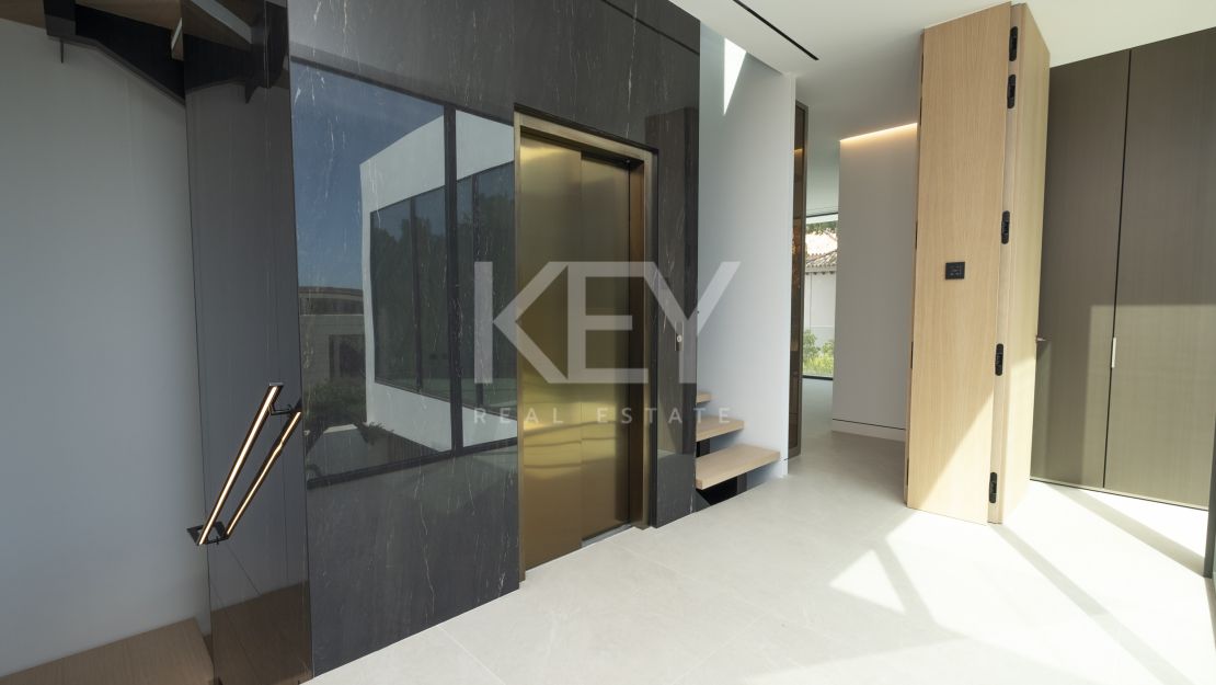 Architect-designed modern villa with panoramic sea views in Nueva Andalucía