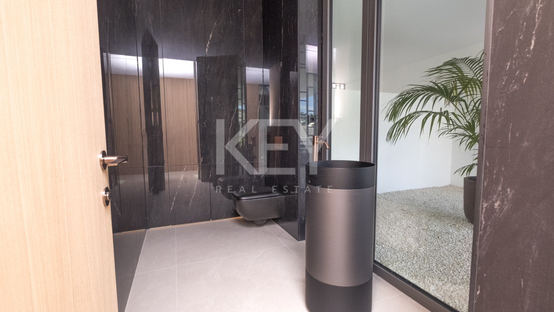 Architect-designed modern villa with panoramic sea views in Nueva Andalucía