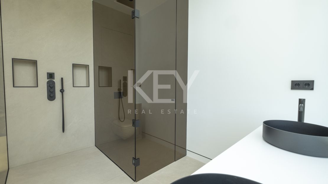 Architect-designed modern villa with panoramic sea views in Nueva Andalucía