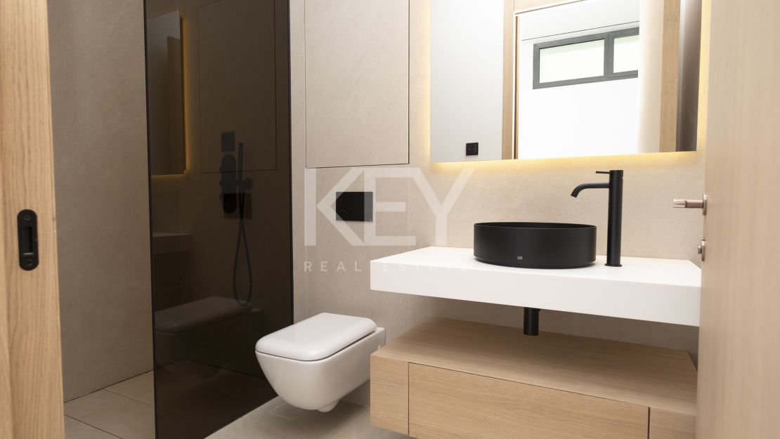 Architect-designed modern villa with panoramic sea views in Nueva Andalucía